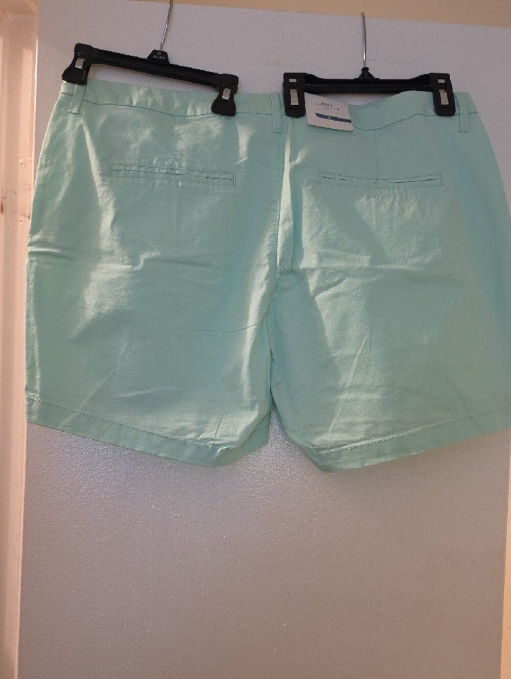 Old Navy Mint Green Women's Chino Shorts - Picture 4 of 7